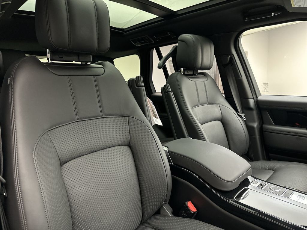 Thumbnail: 2019 Land Rover Range Rover - 11