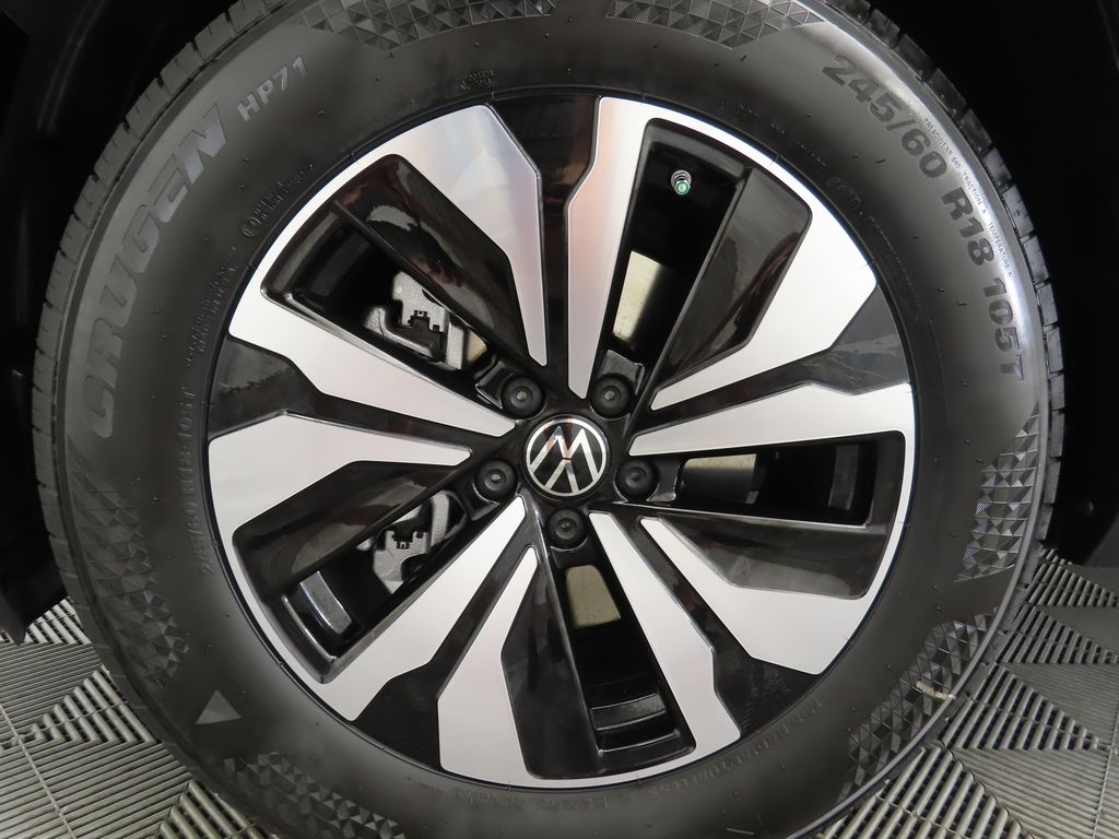 Thumbnail: 2026 Volkswagen Atlas - 32