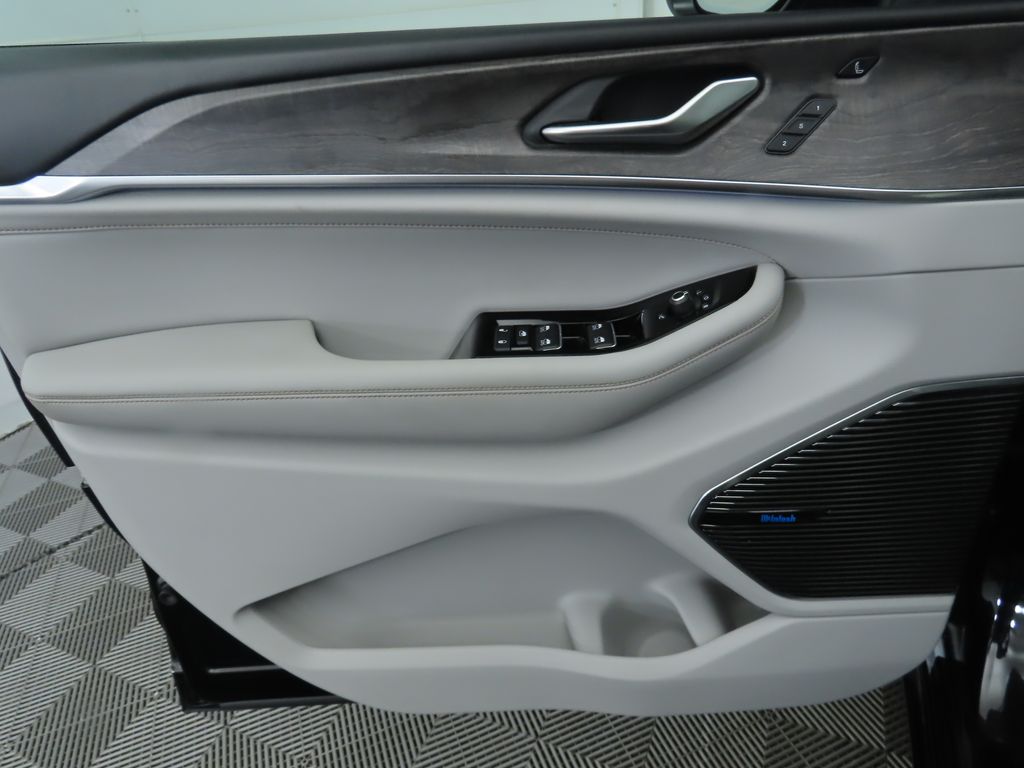 Thumbnail: 2021 Jeep Grand Cherokee L - 26