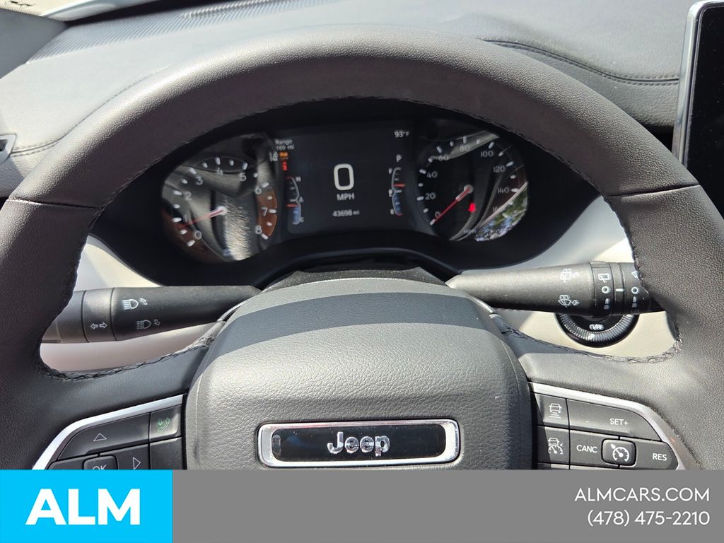 Used 2025 White Jeep Limited image 23