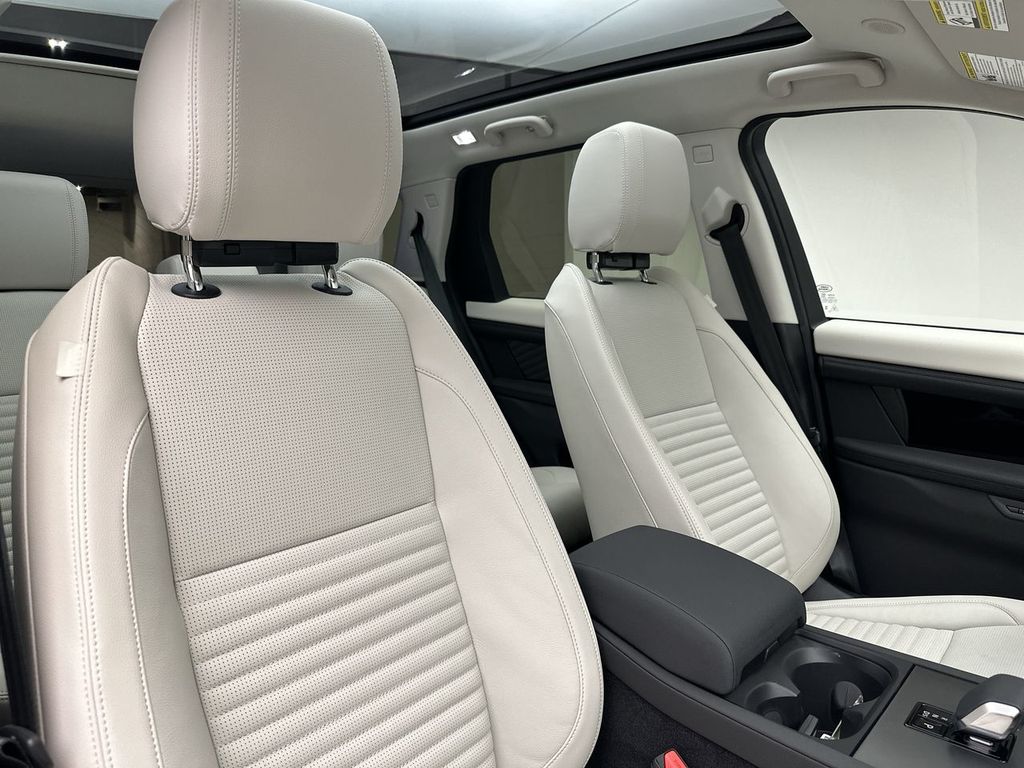 2024 Land Rover Discovery Sport S 10