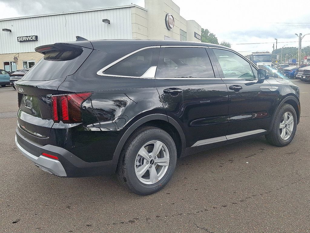 2025 Kia Sorento LX - Photo 3