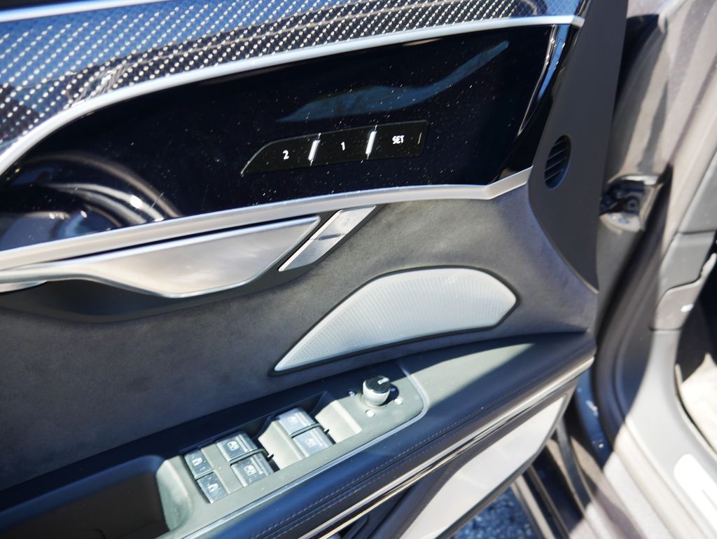 Thumbnail: 2020 Audi S8 - 16