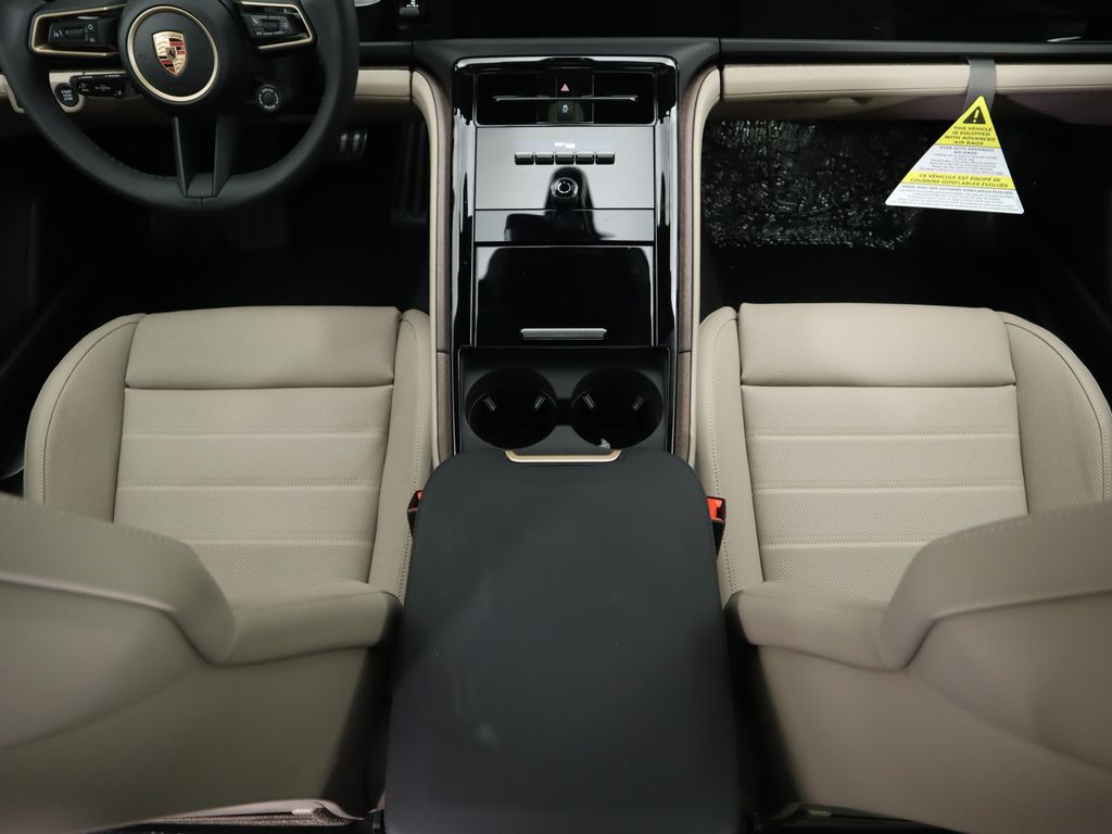 Thumbnail: 2025 Porsche Panamera - 20