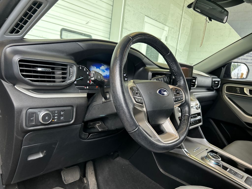 Used 2021 Blue Ford XLT image 8