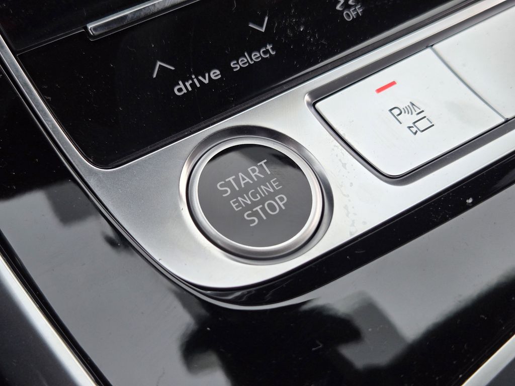 new 2026 Audi Q7 car, priced at $78,295