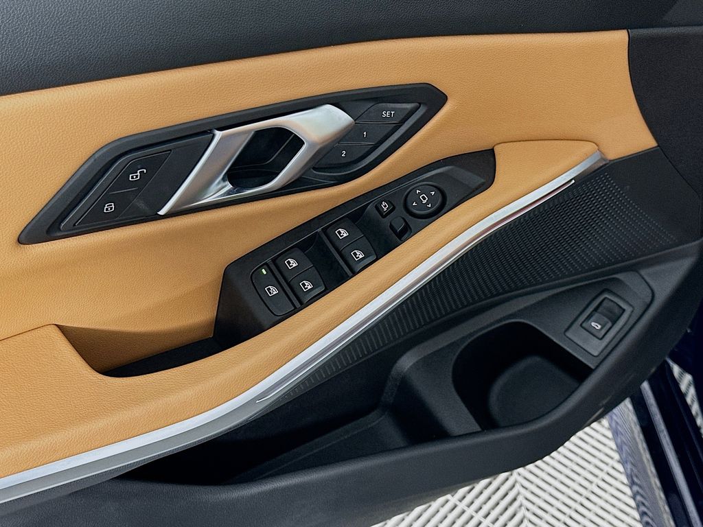 Thumbnail: 2025 BMW 3 Series - 18