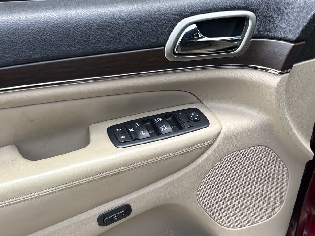 Used 2016 Red Jeep Limited image 18