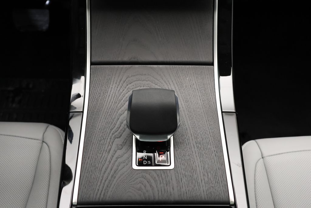 Thumbnail: 2026 Land Rover Range Rover Evoque - 24