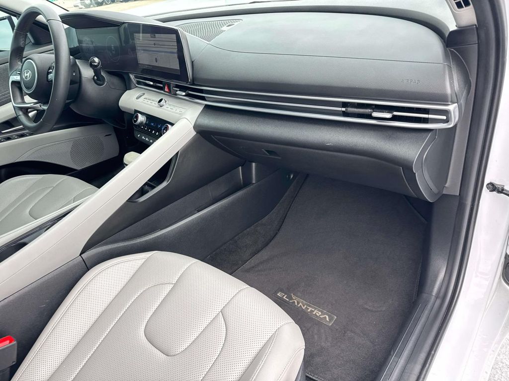 2025 Hyundai Elantra Limited - 11
