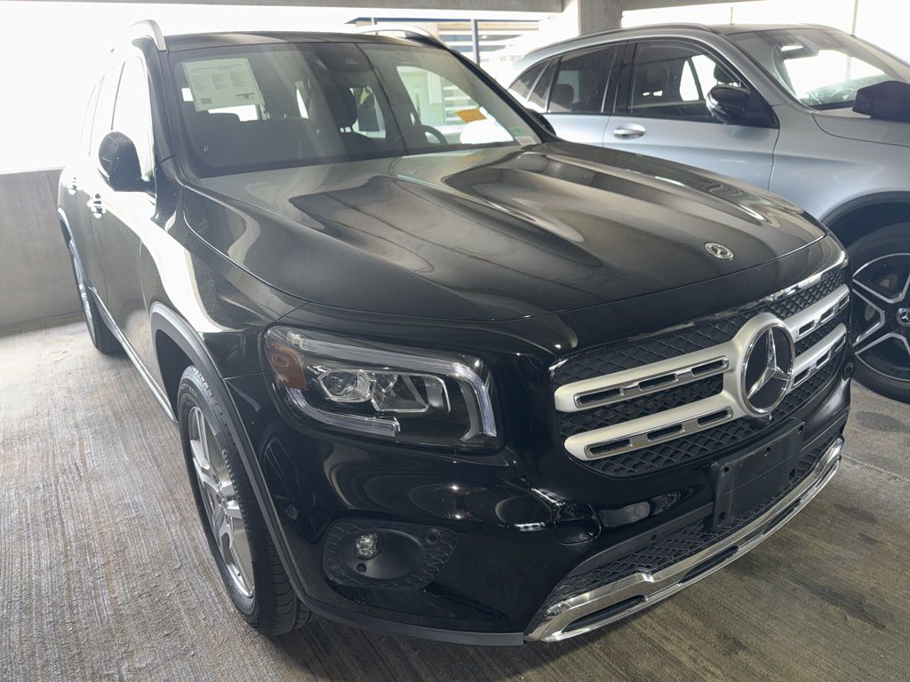 Thumbnail: 2022 Mercedes-Benz GLB - 2