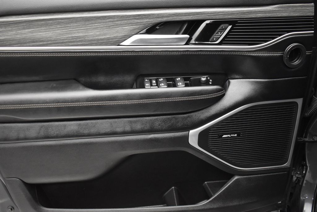 Thumbnail: 2024 Jeep Wagoneer - 10