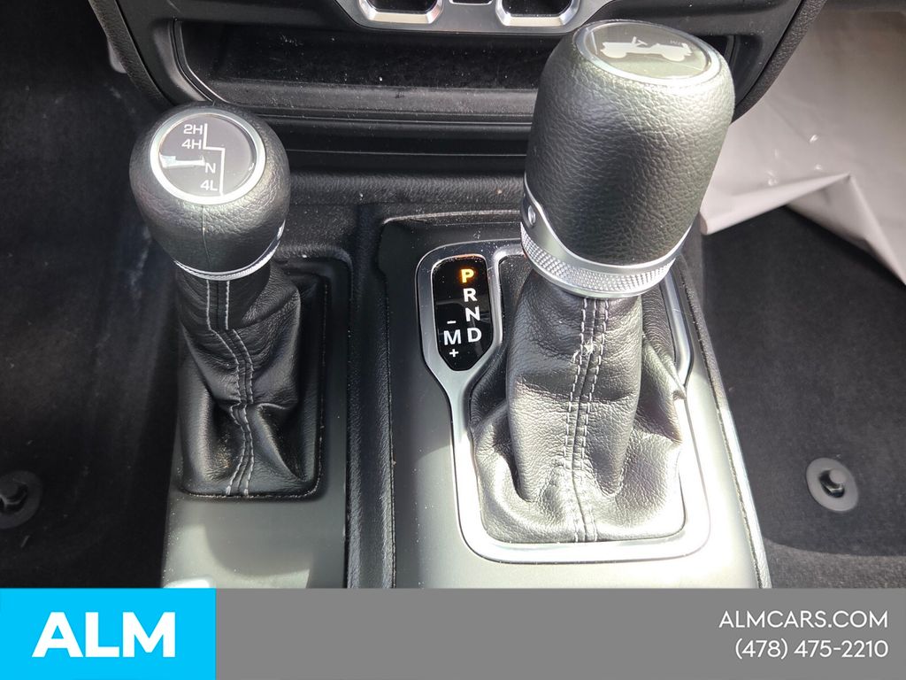Used 2025 White Jeep Sport S image 21