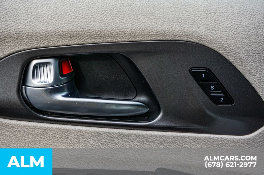 2024 Chrysler Pacifica Touring L photo 48