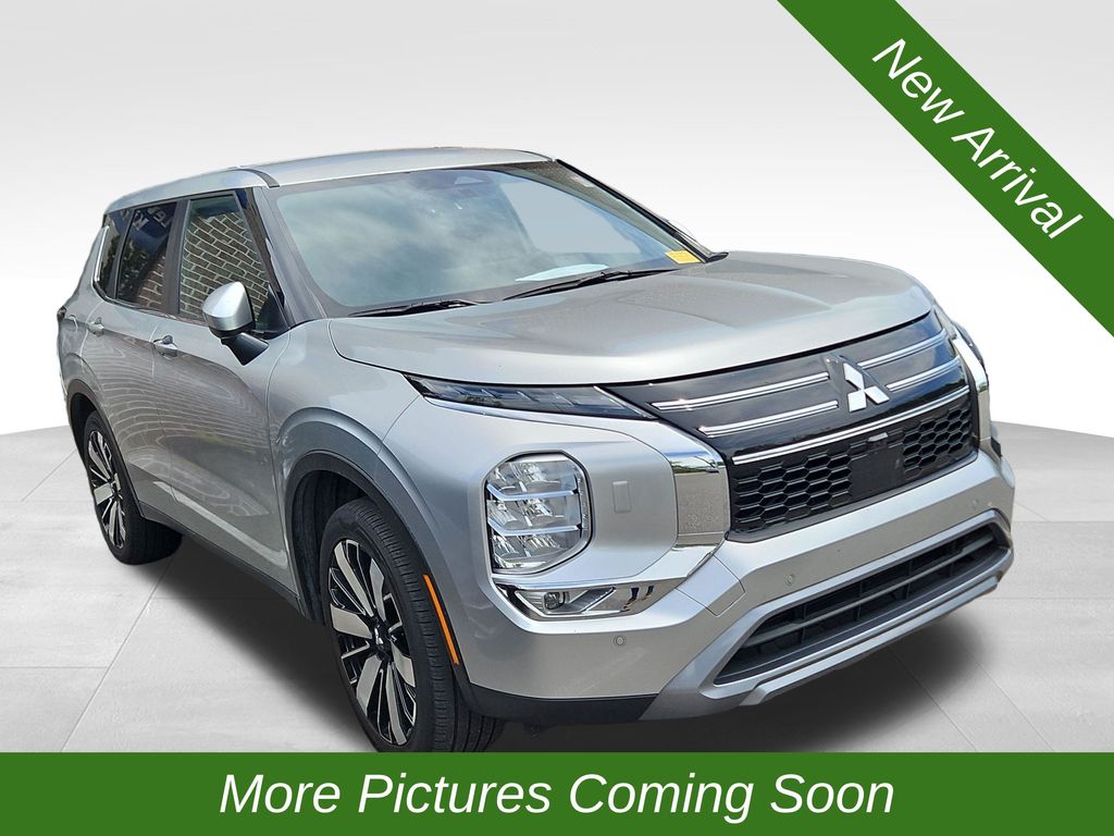 Alloy Silver Metallic 2025 Mitsubishi Outlander SE FWD SUV / Crossover Front-Wheel Drive Continuously Variable Transmission