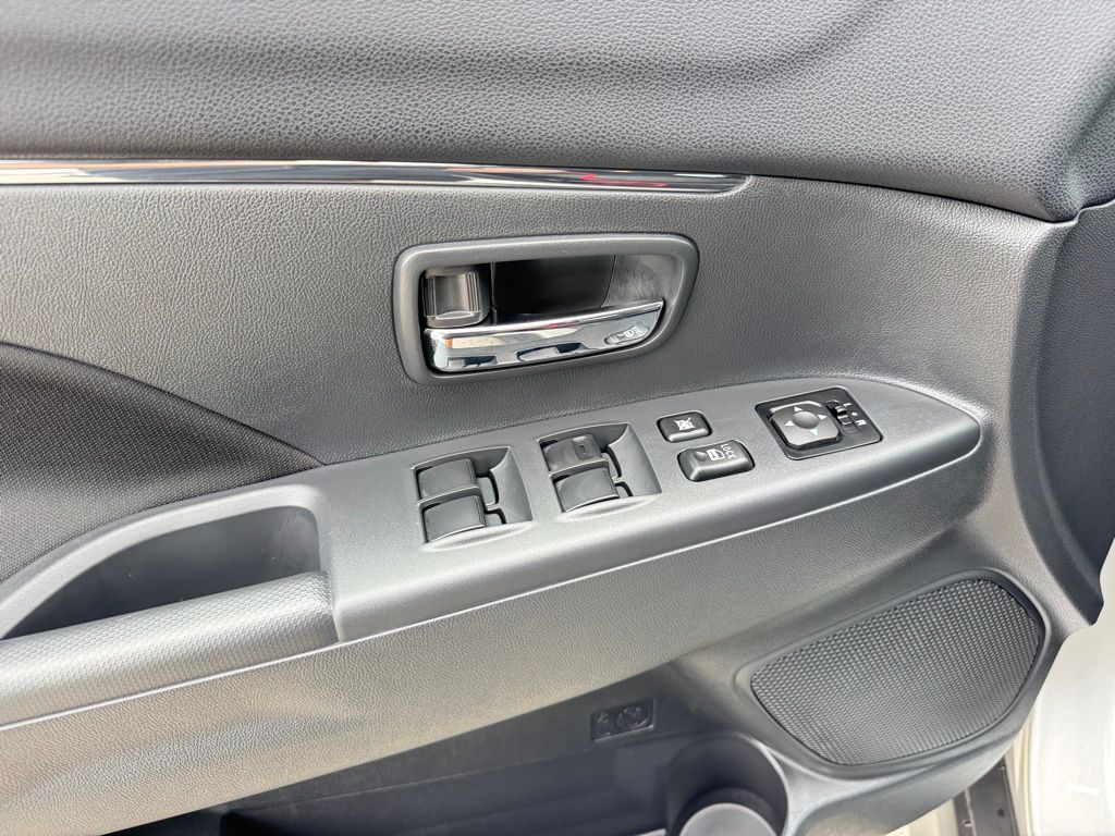 2025 Mitsubishi Outlander Sport ES photo 27