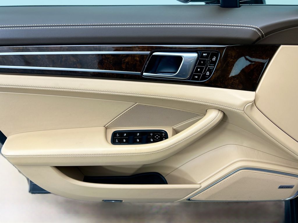 Thumbnail: 2019 Porsche Panamera - 25