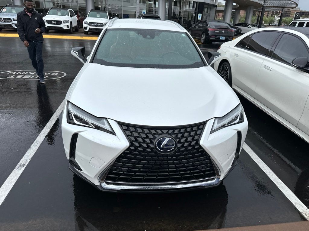 Thumbnail: 2022 Lexus UX - 2