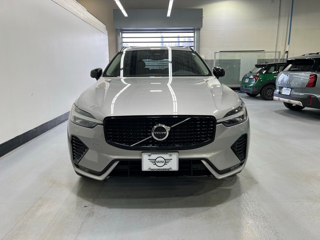 2023 Volvo XC60 B5 Plus 8