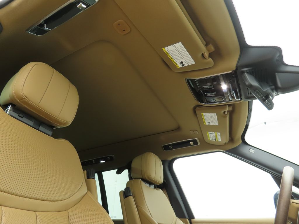 2025 Land Rover Range Rover SE 18