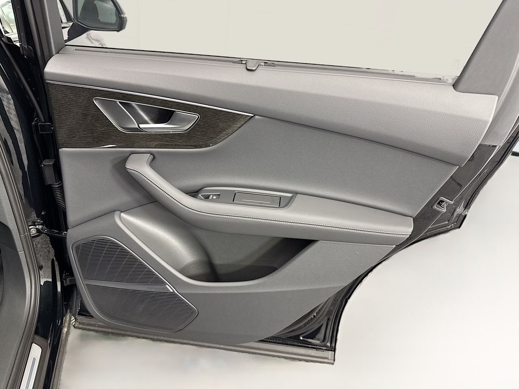 Thumbnail: 2026 Audi Q7 - 28