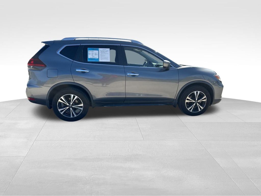 2019 Nissan Rogue SV 9