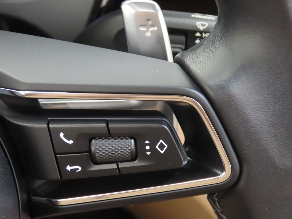 Thumbnail: 2024 Porsche Macan - 22