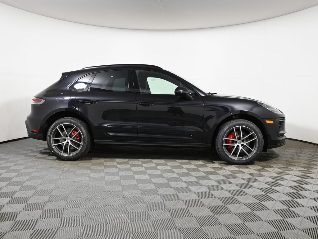 Thumbnail: 2026 Porsche Macan - 8