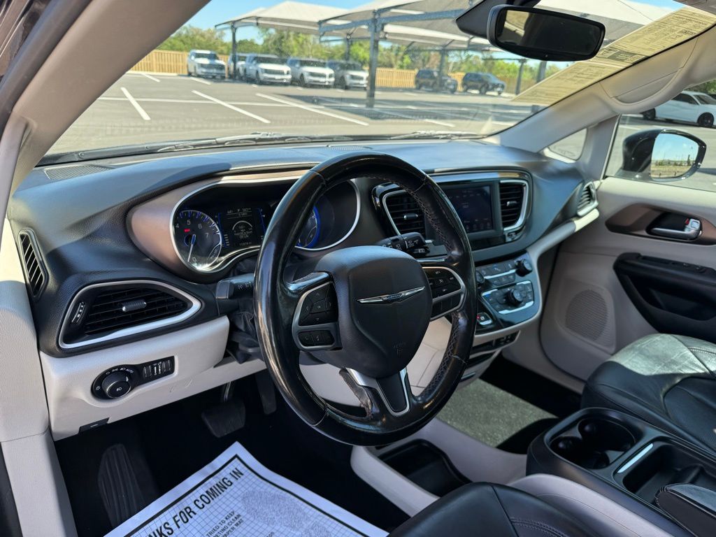 Thumbnail: 2019 Chrysler Pacifica - 13