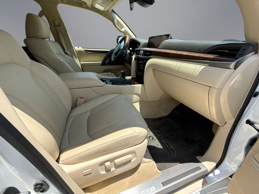 Thumbnail: 2020 Lexus LX - 15