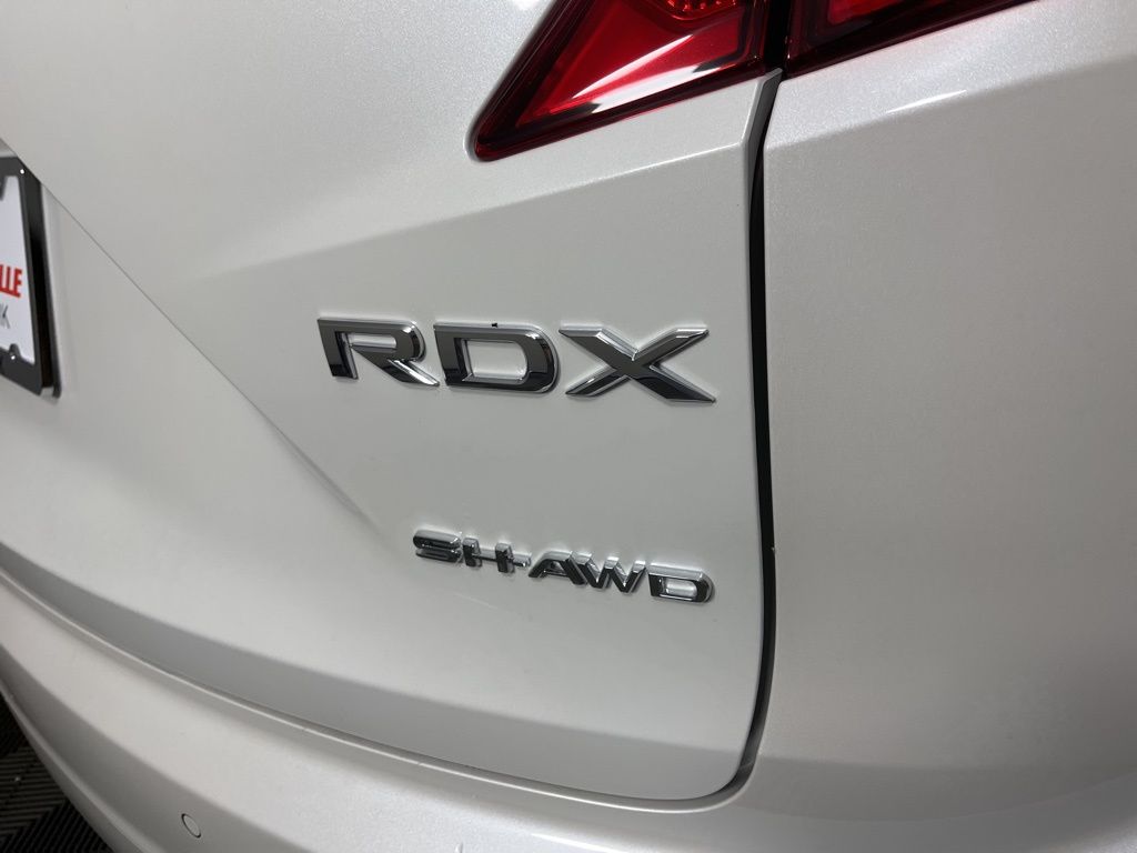 Thumbnail: 2025 Acura RDX - 18