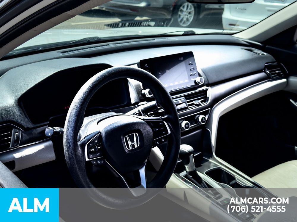 Used 2018 White Honda LX image 11