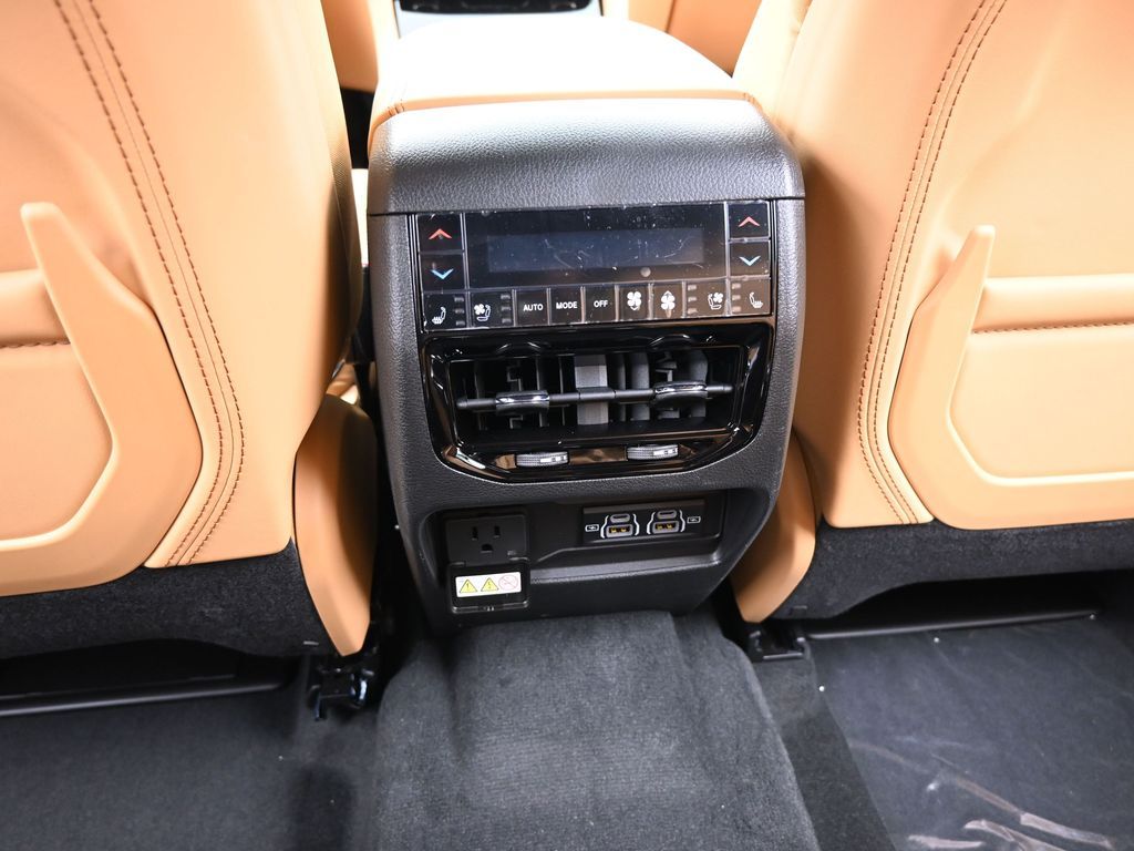 New 2025 Bright White Clearcoat Jeep Summit image 31