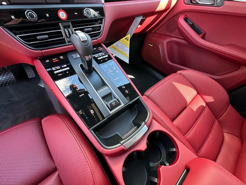 Thumbnail: 2026 Porsche Macan - 28