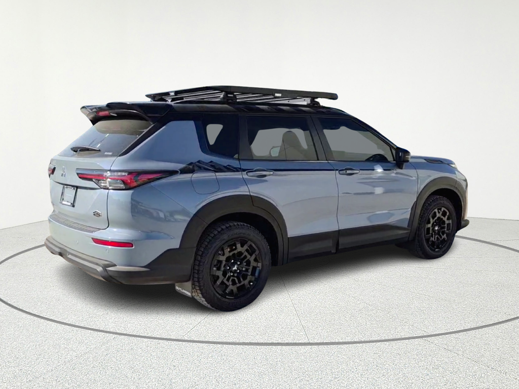 2025 Mitsubishi Outlander SE - 4