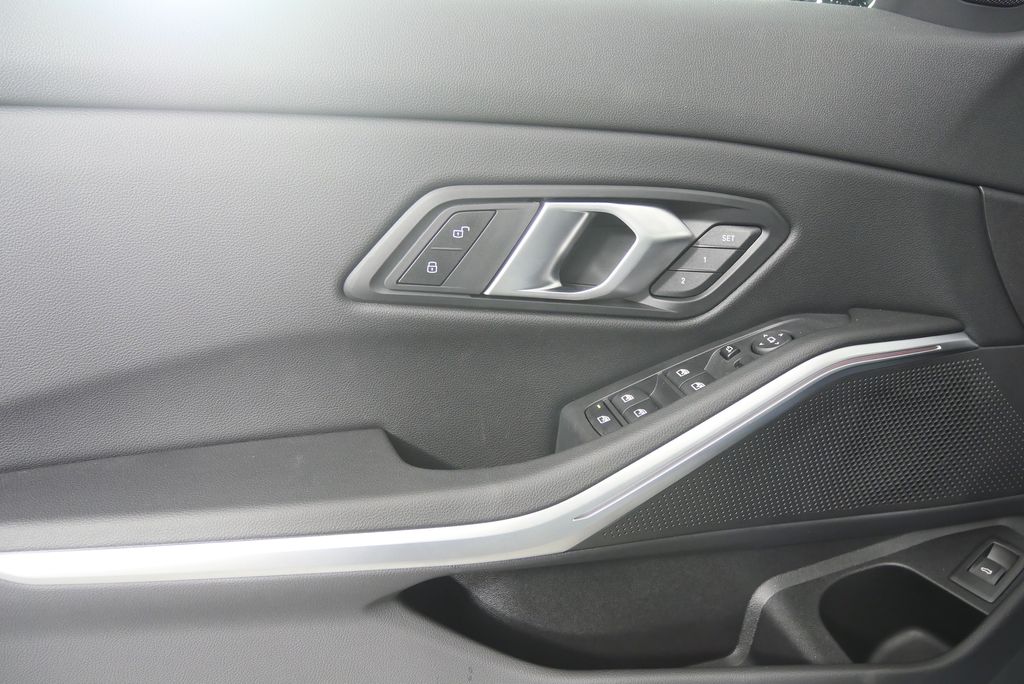 Thumbnail: 2026 BMW 3 Series - 9