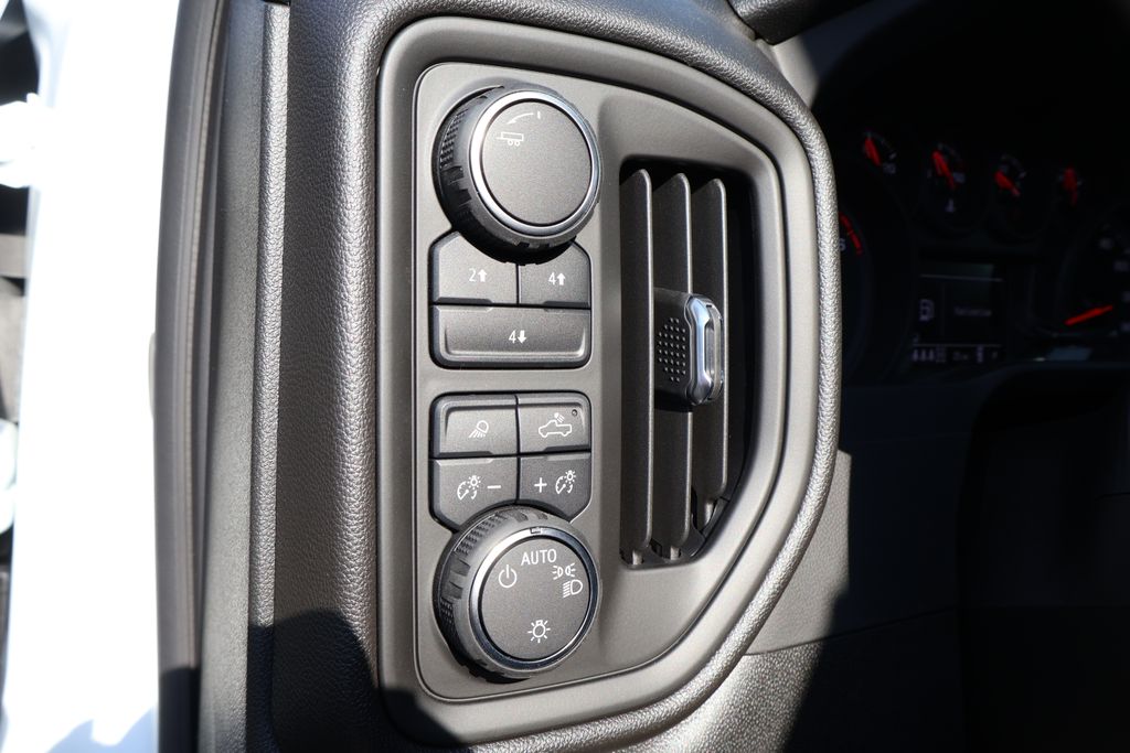 Thumbnail: 2025 Chevrolet Silverado 2500 - 18
