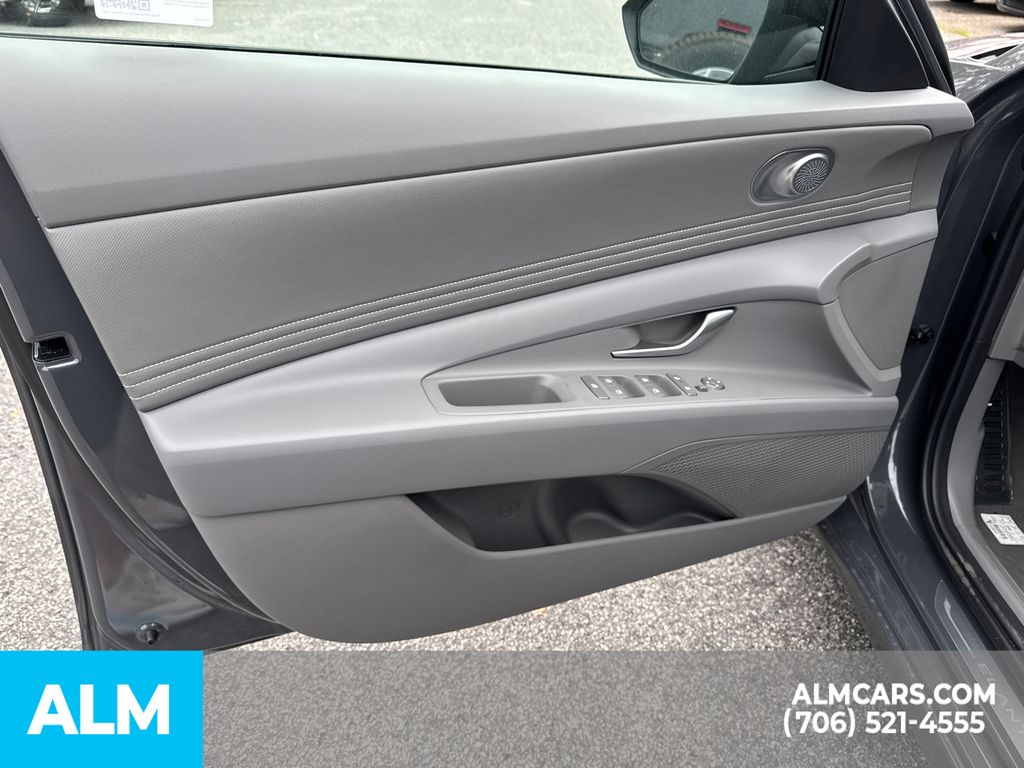 2025 Hyundai Elantra SEL Sport photo 11