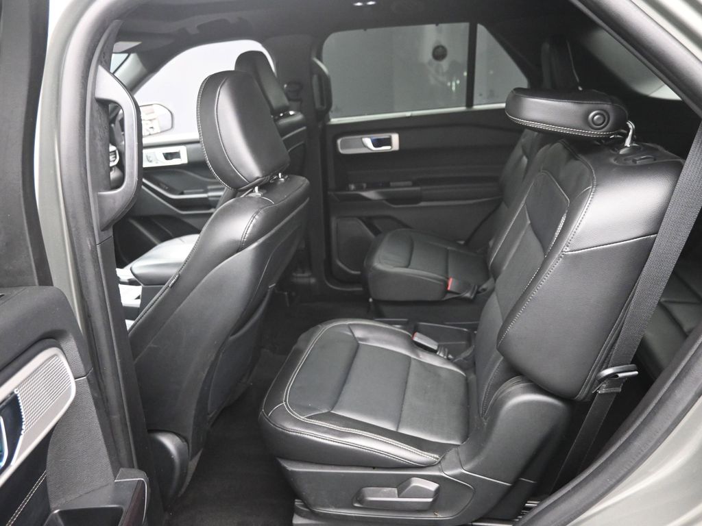 Certified Used 2020  Ford Limited image 11