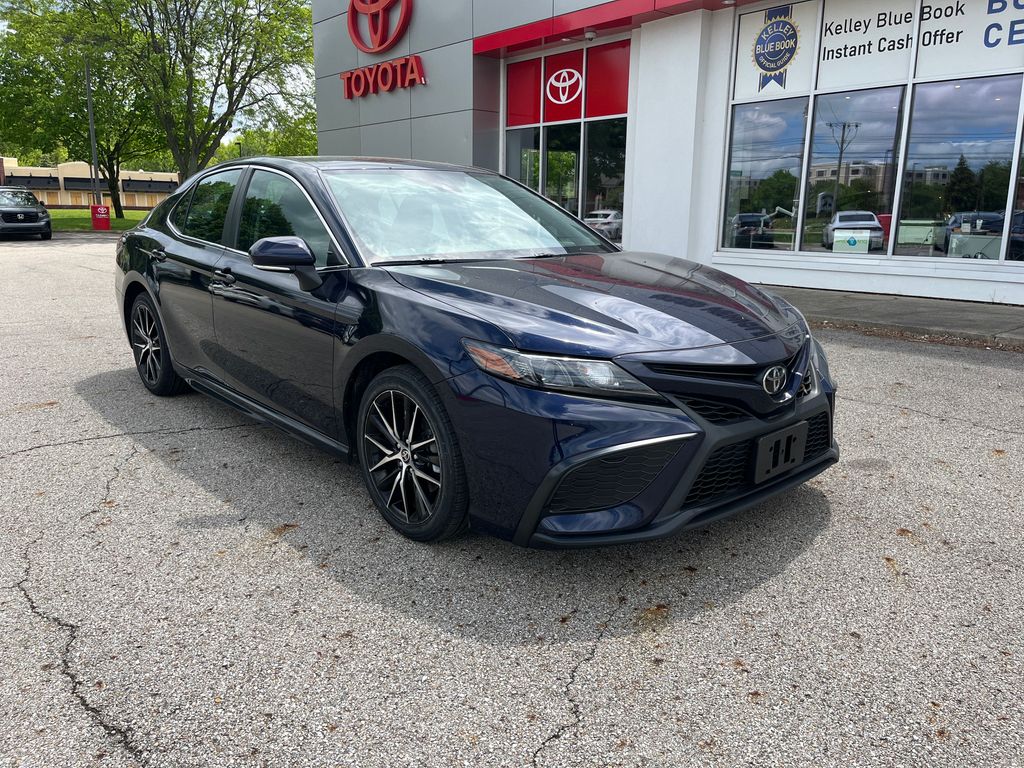 2022 Toyota Camry SE photo