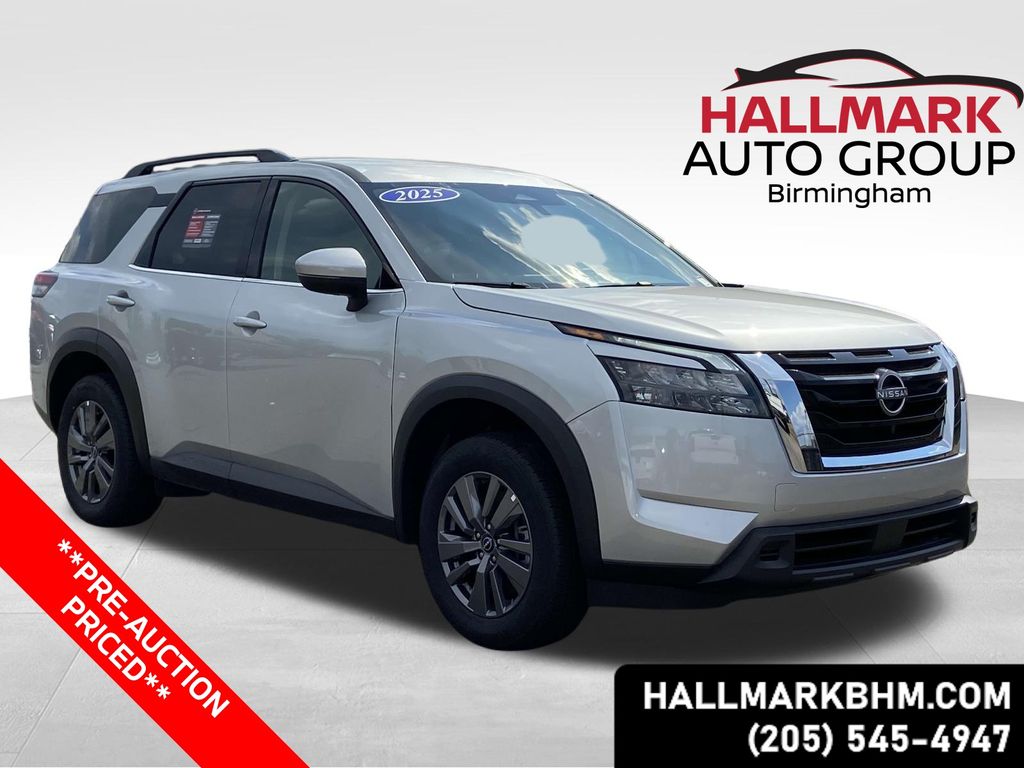 2025 Nissan Pathfinder SV