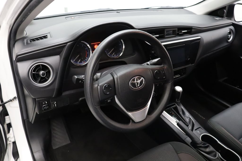 2018 Toyota Corolla LE 15