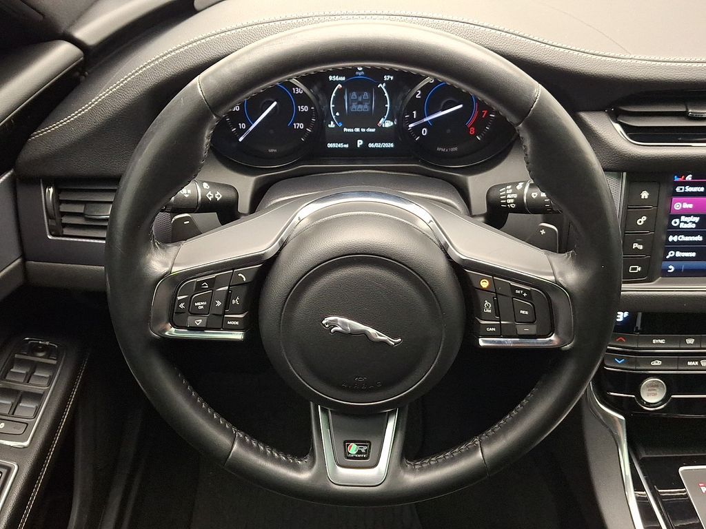 Thumbnail: 2016 Jaguar XF - 22
