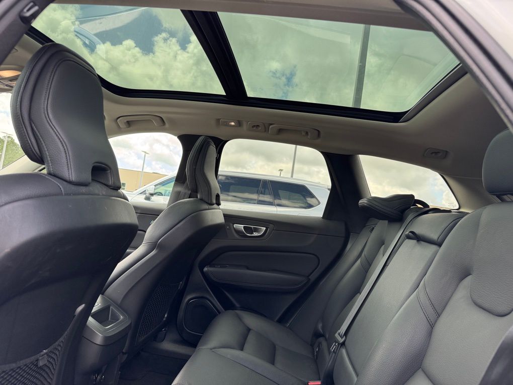 2023 Volvo XC60 B5 Plus photo 15