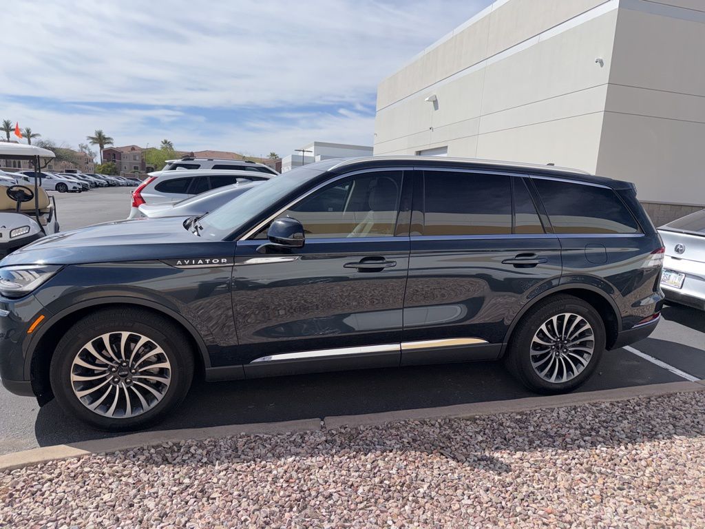 Thumbnail: 2022 Lincoln Aviator - 4