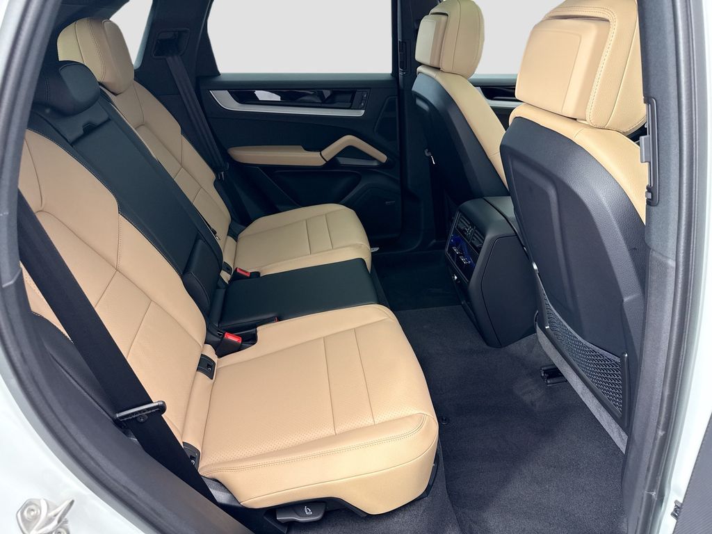 Thumbnail: 2026 Porsche Cayenne - 23
