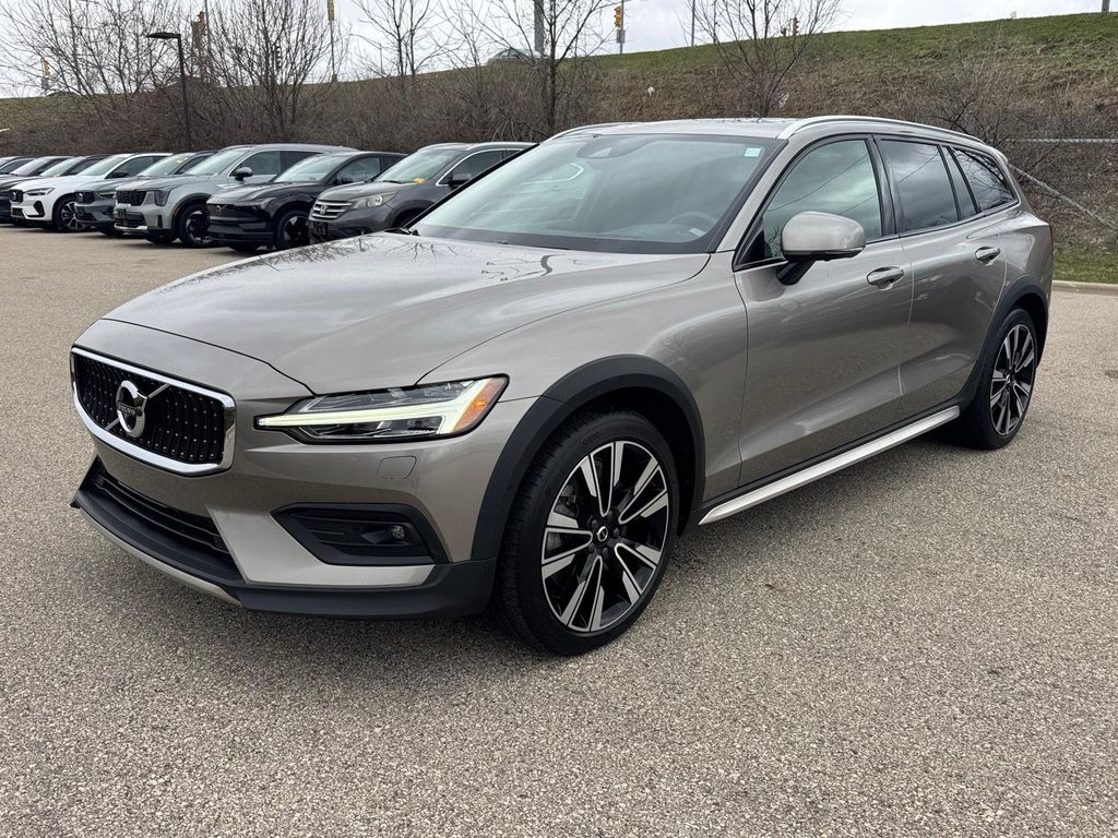 Pine Gray Metallic 2020 Volvo V60 Cross Country T5 AWD Wagon All-Wheel Drive Automatic
