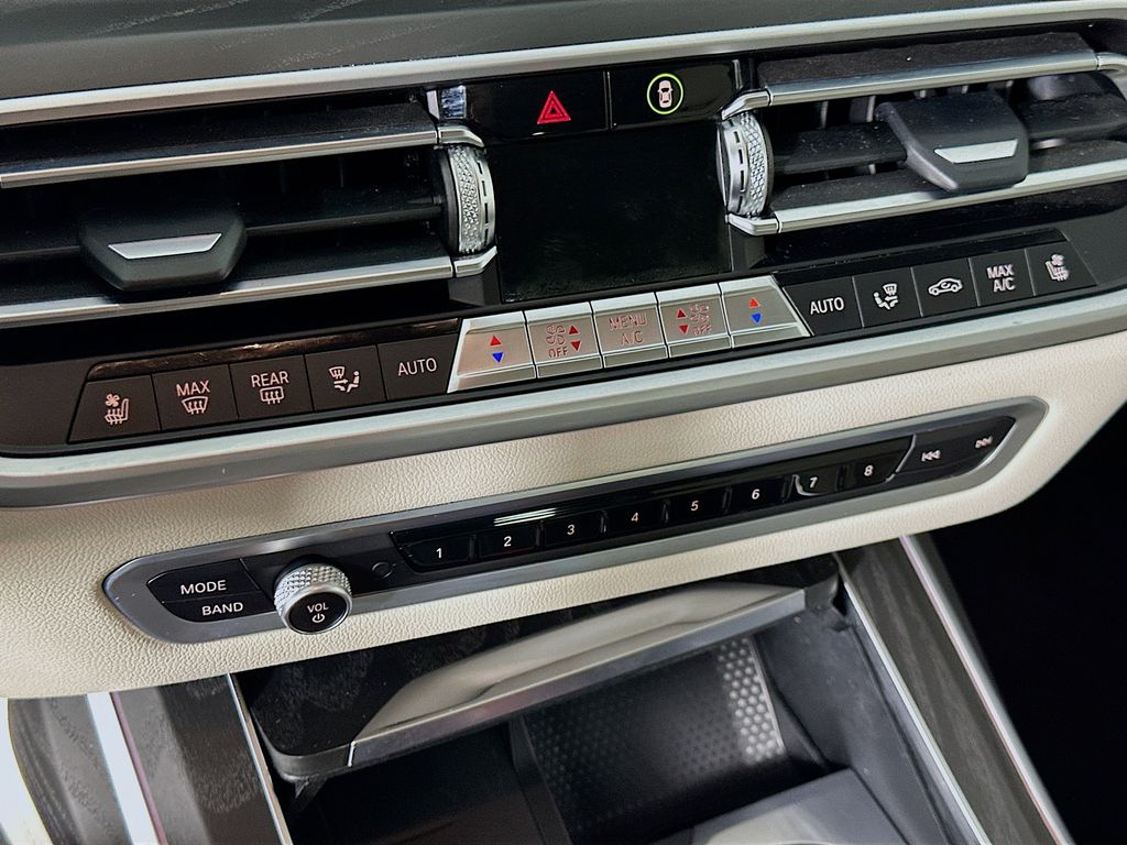 2022 BMW X7 xDrive40i 16