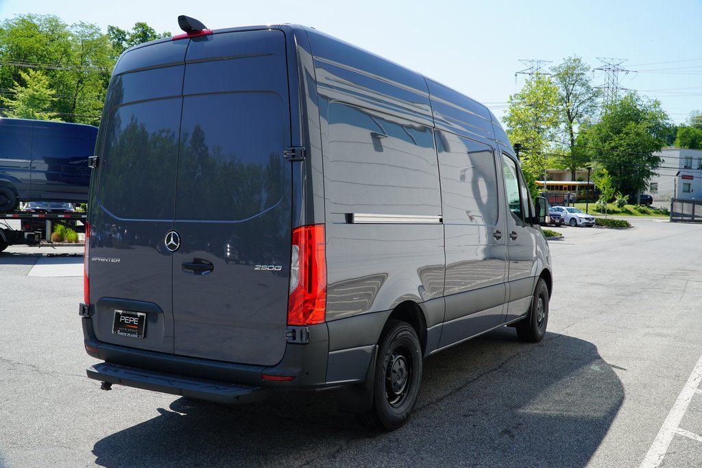 Sprinter Cargo Van 2500 w/144-Inch Wheelbase