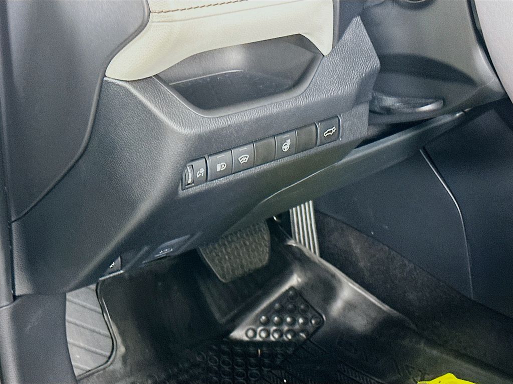 Thumbnail: 2023 Toyota RAV4 - 10